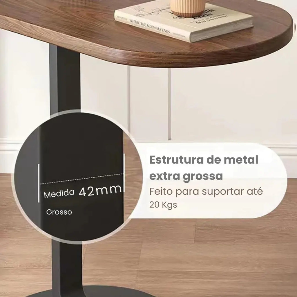 Detalhe da estrutura em ferro da mesa lateral portátil